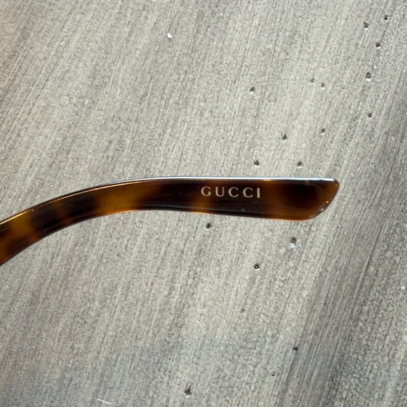 Gucci Authentic Like New Sunglasses - Picture 4 of 7